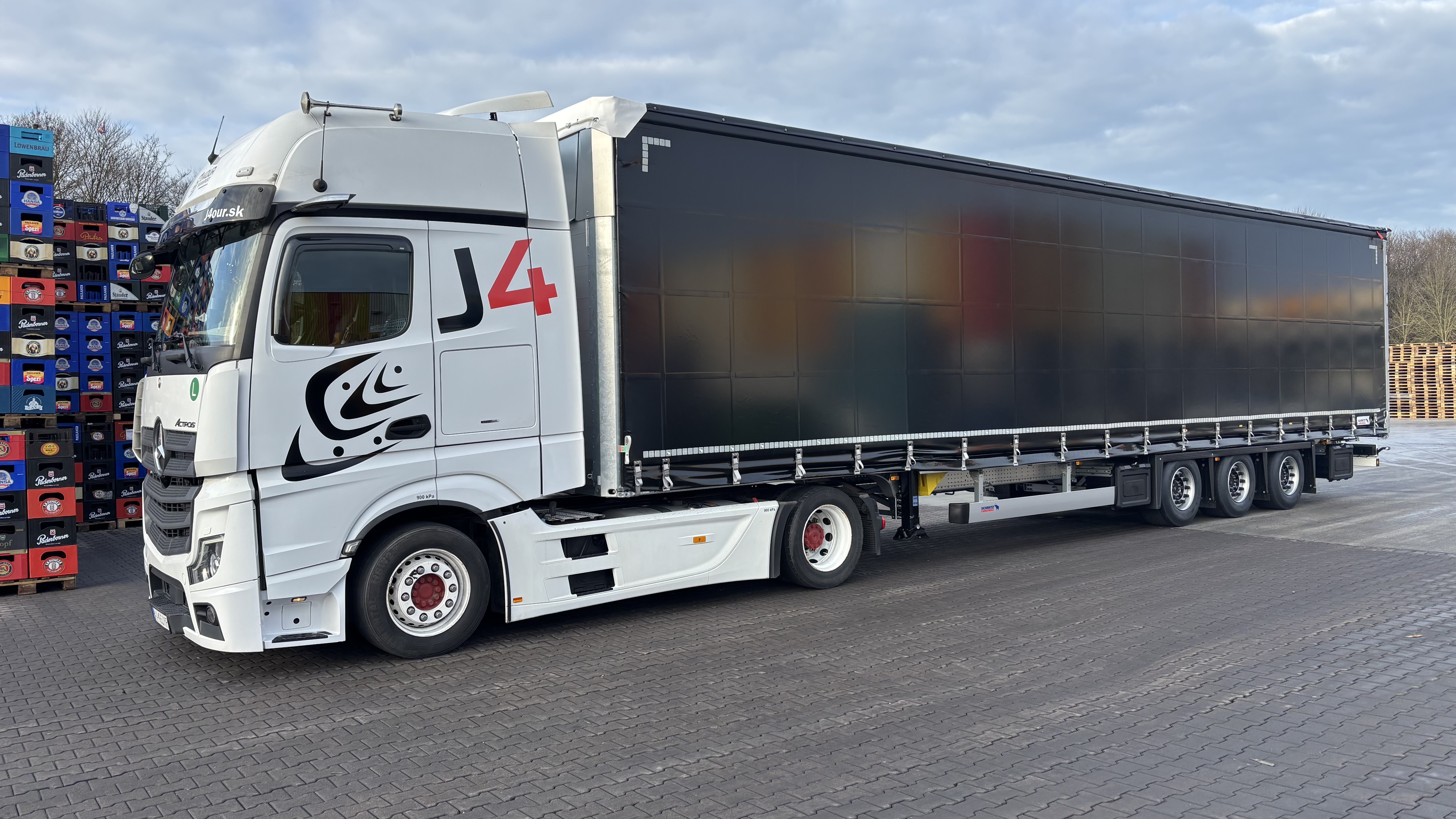 Kamión J4 Transport